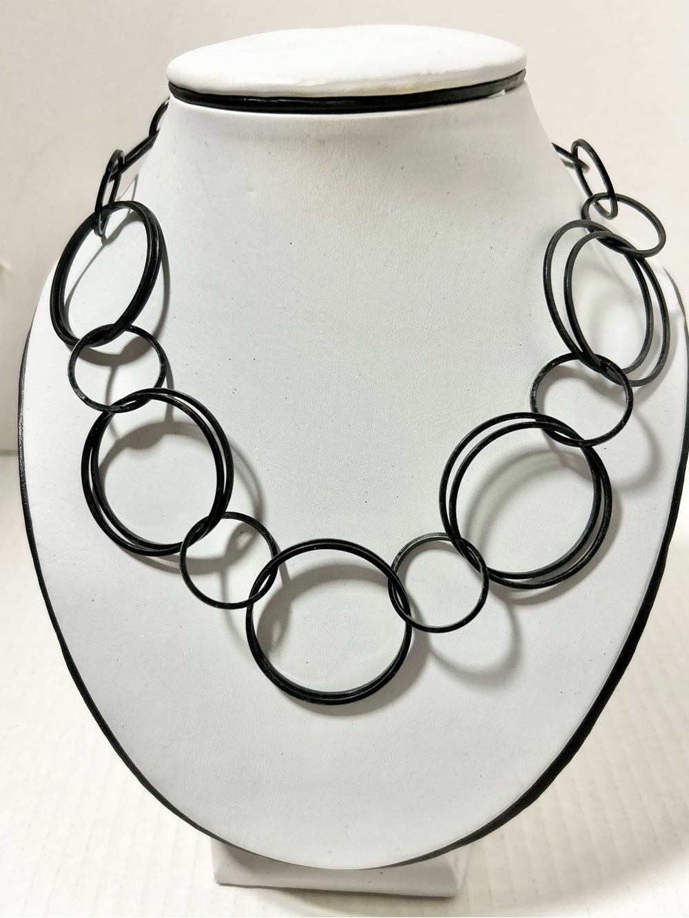 JCPenney Large Bold Matte Black Interlocking O-rings Link statement Necklace